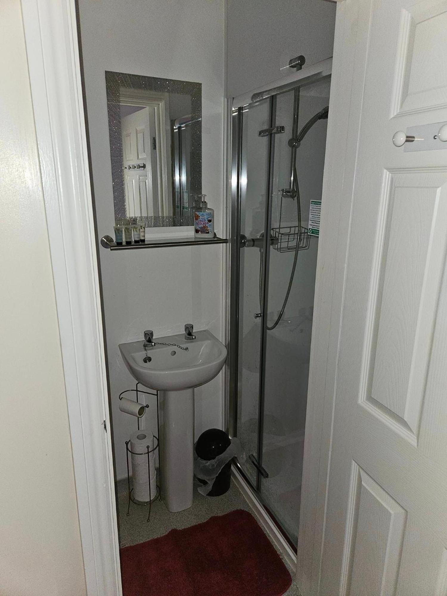 Twin Room with Shower